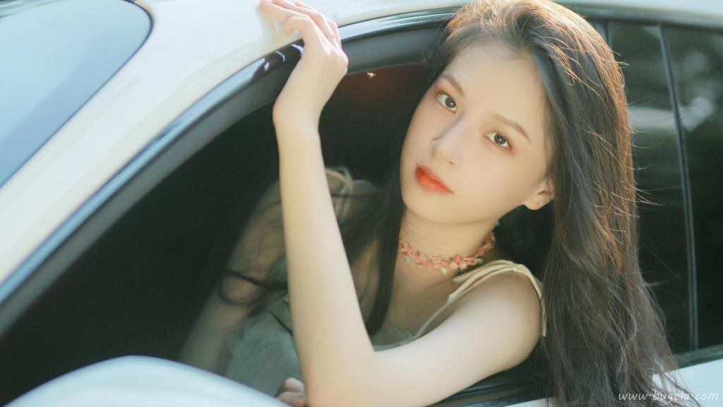 清新淡雅的美女图片