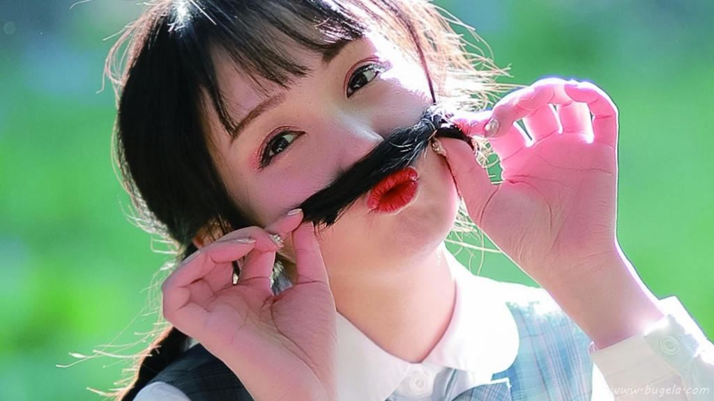 清秀美女户外清新图片