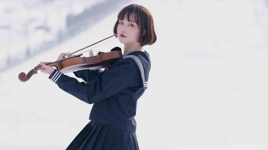 水手服短发美女户外图片