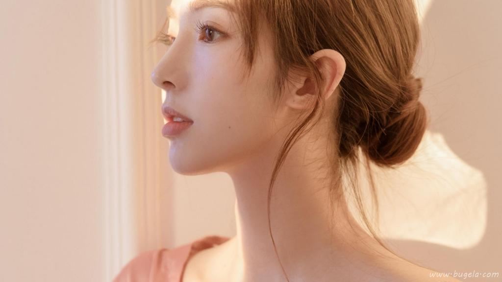 小姐姐清新淡雅迷人图片