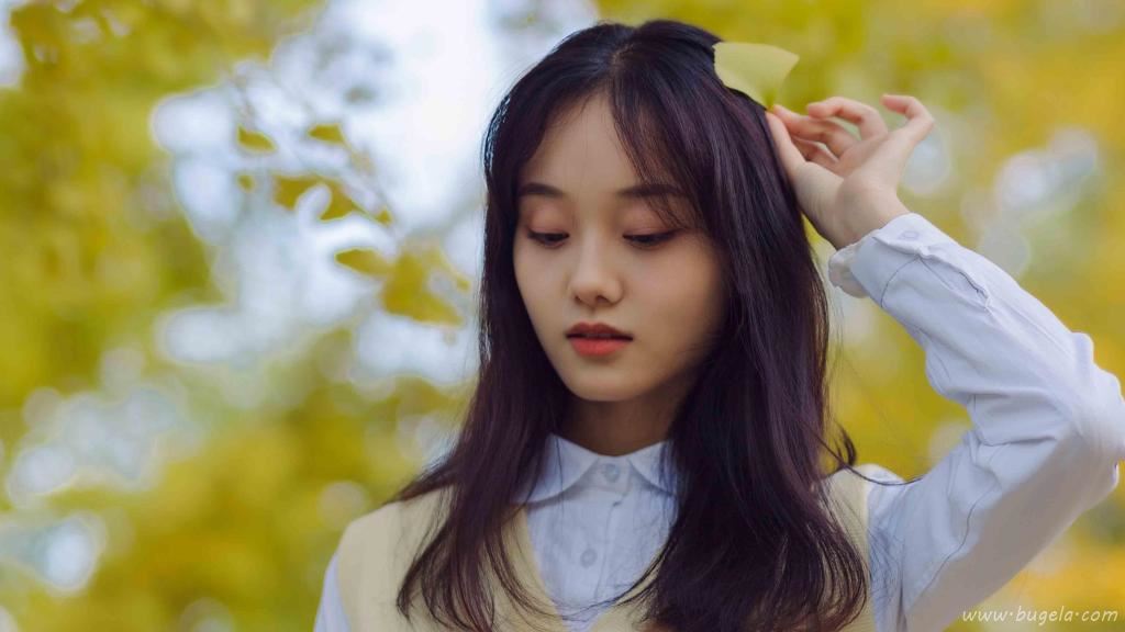 秀气长发美女户外图片