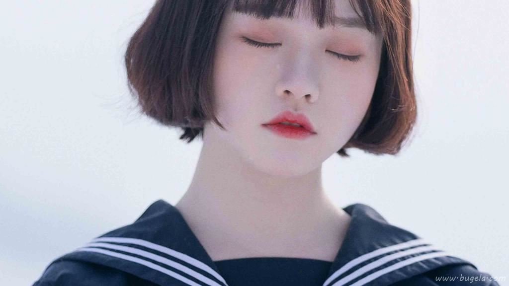 水手服短发美女户外图片