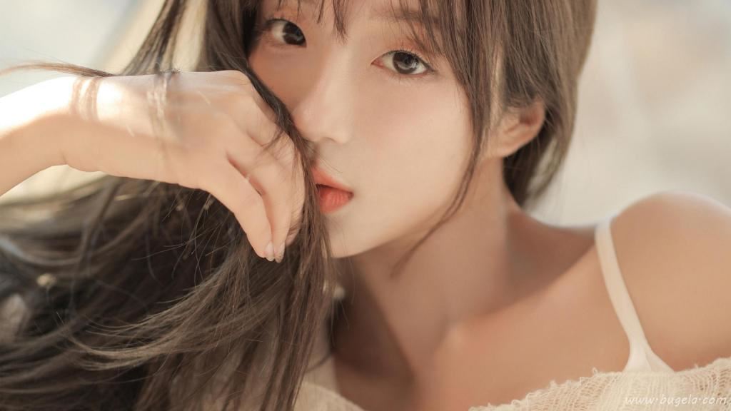 长发美女迷人图片