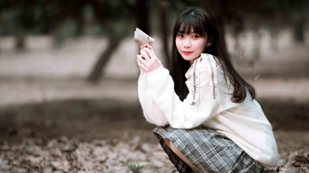长发美女俏丽迷人图片