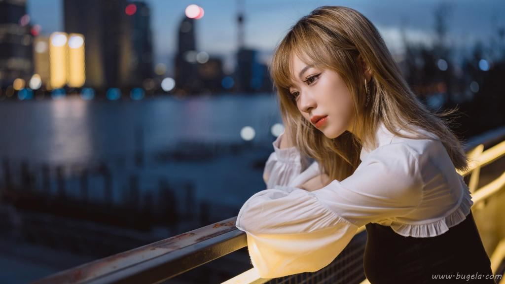 长腿美女街拍图片