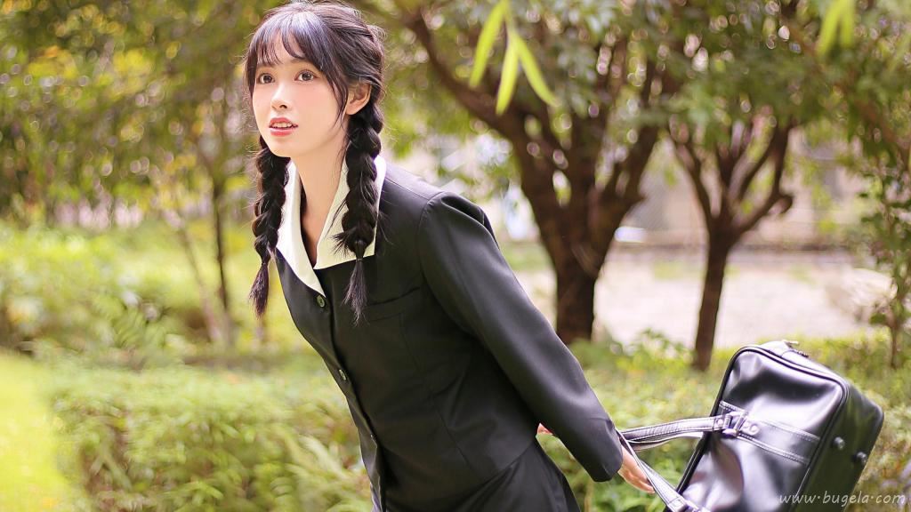 美女秋天户外图片