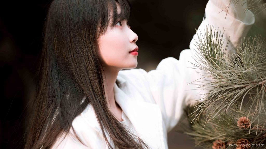 长发美女俏丽迷人图片