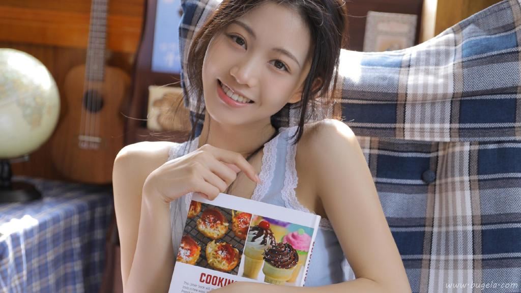 笑容甜美的美女图片