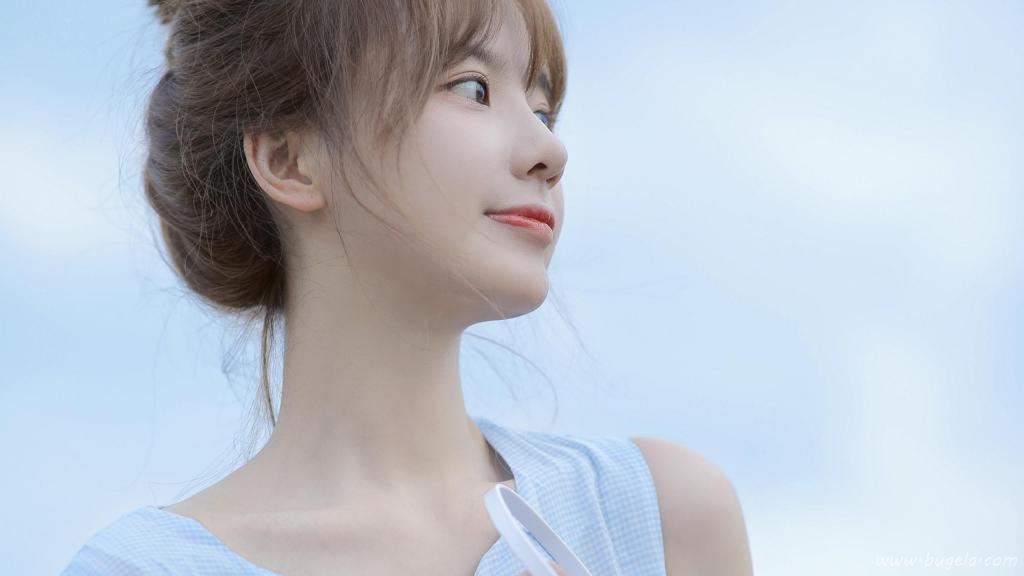 笑容甜美元气美女图片
