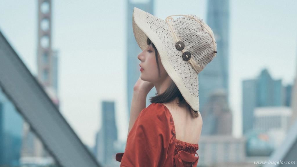 气质美女砖红色连衣裙魅力图片