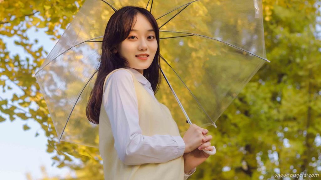 秀气长发美女户外图片