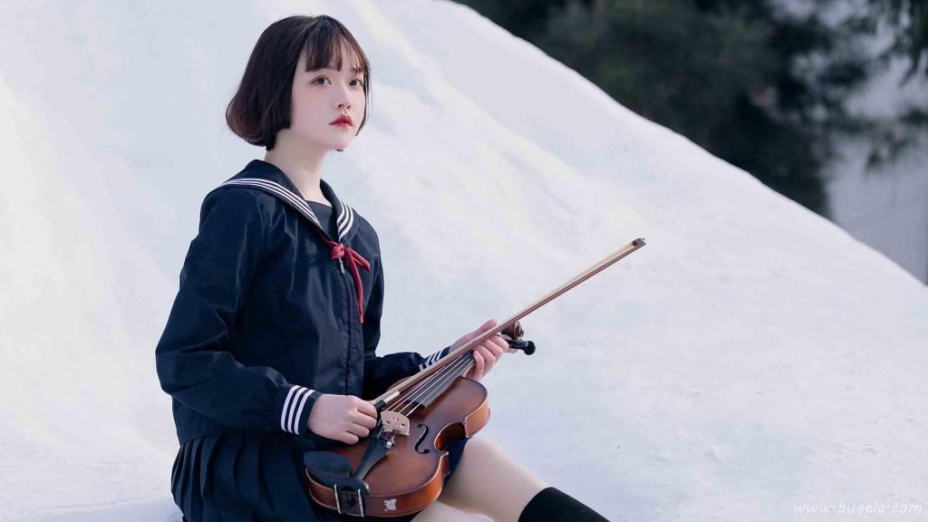 水手服短发美女户外图片