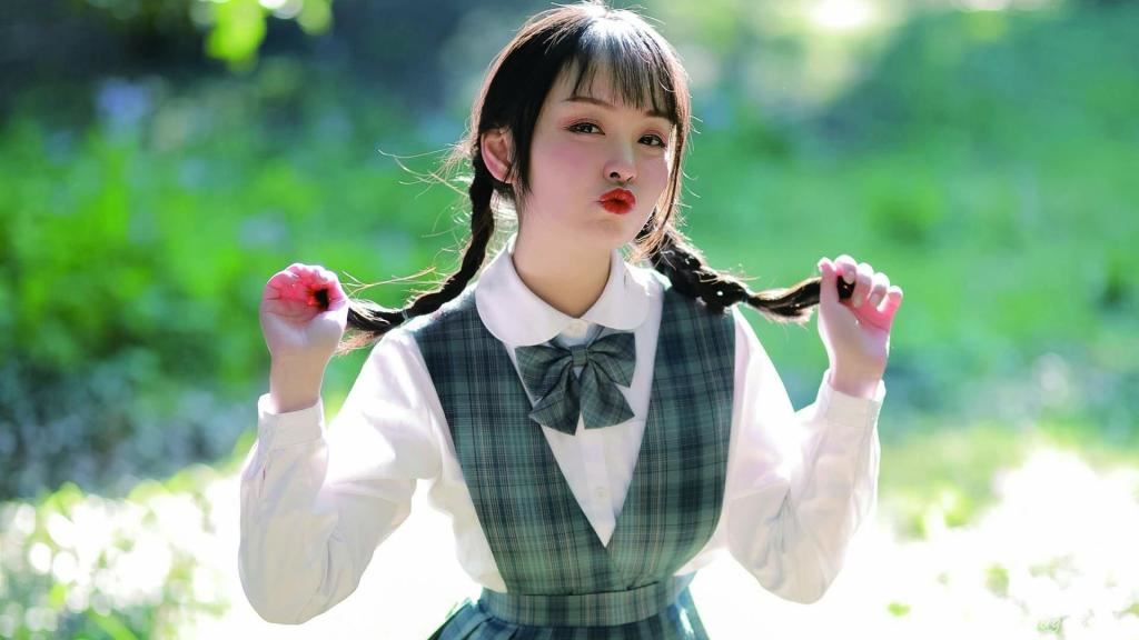 清秀美女户外清新图片