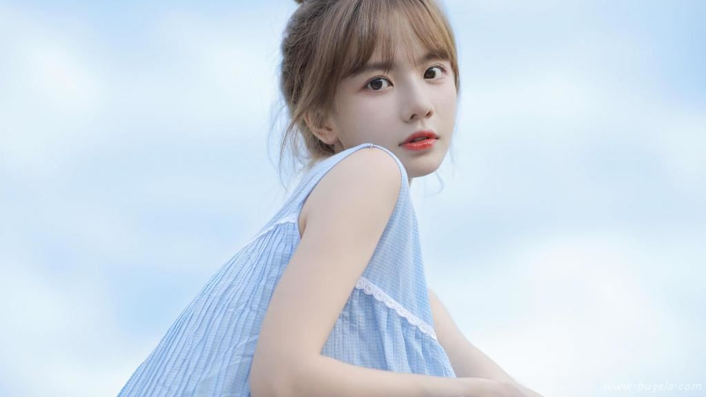 笑容甜美元气美女图片