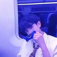 蓝色系的男生头像图片|深蓝色男生头像