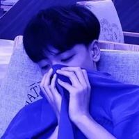蓝色系的男生头像图片|深蓝色男生头像