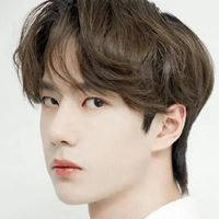 阳光肌肉男图片头像（成熟帅气男生头像图片）
