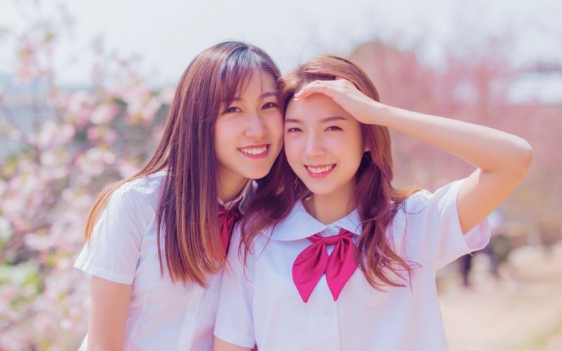 jk制服美女姐妹花樱花树下