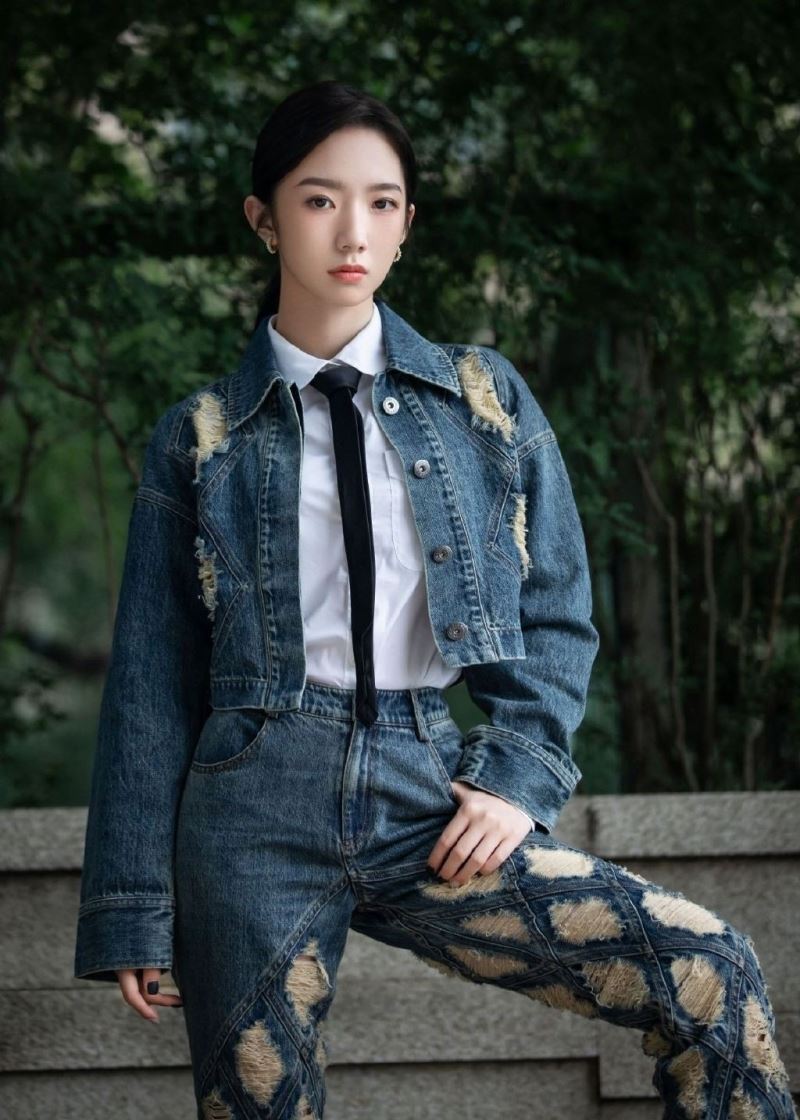 孟美岐牛仔套装又酷又飒写真美照