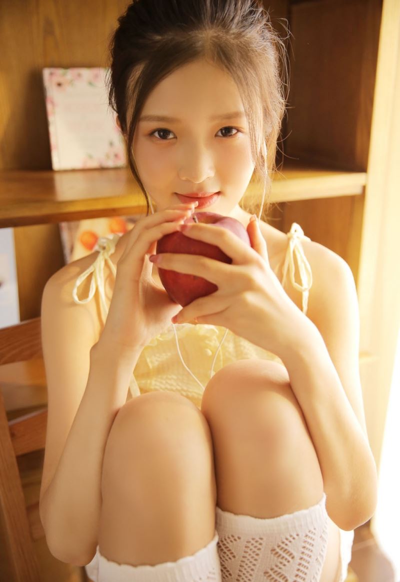 高马尾萌妹子白丝美腿室内