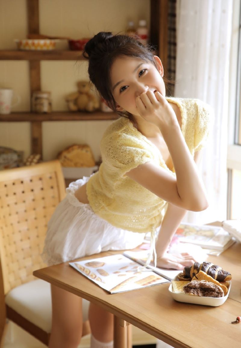 超短裤萌妹子白丝美腿私房