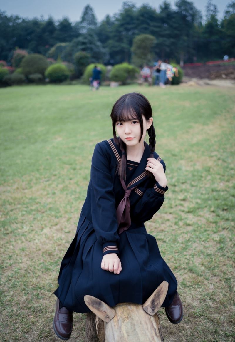 JK制服学生妹美腿户外