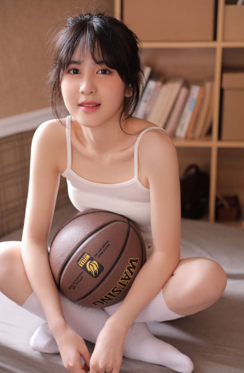 超短裤小姐姐白丝美腿室内
