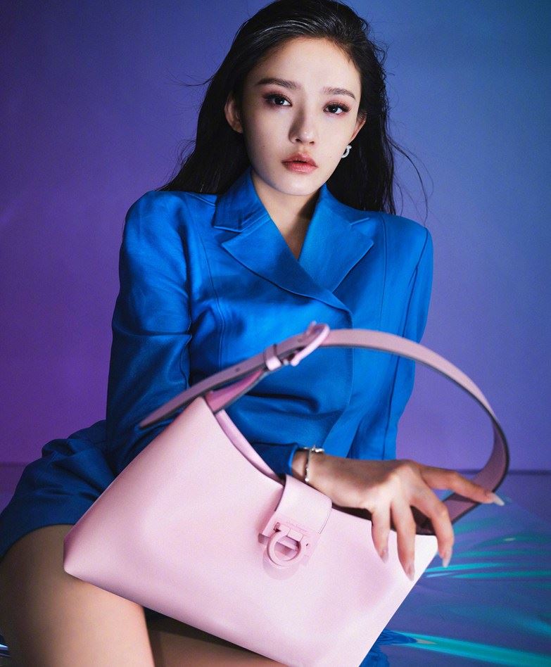 林允露耳短发杂志封面大片高级感十足