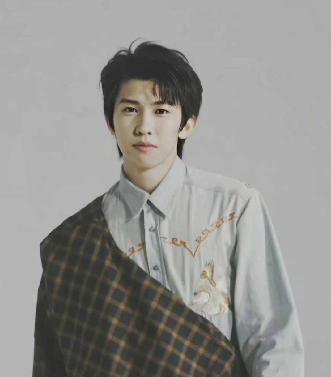 INTO1尼龙十月刊封面大片少年感满满