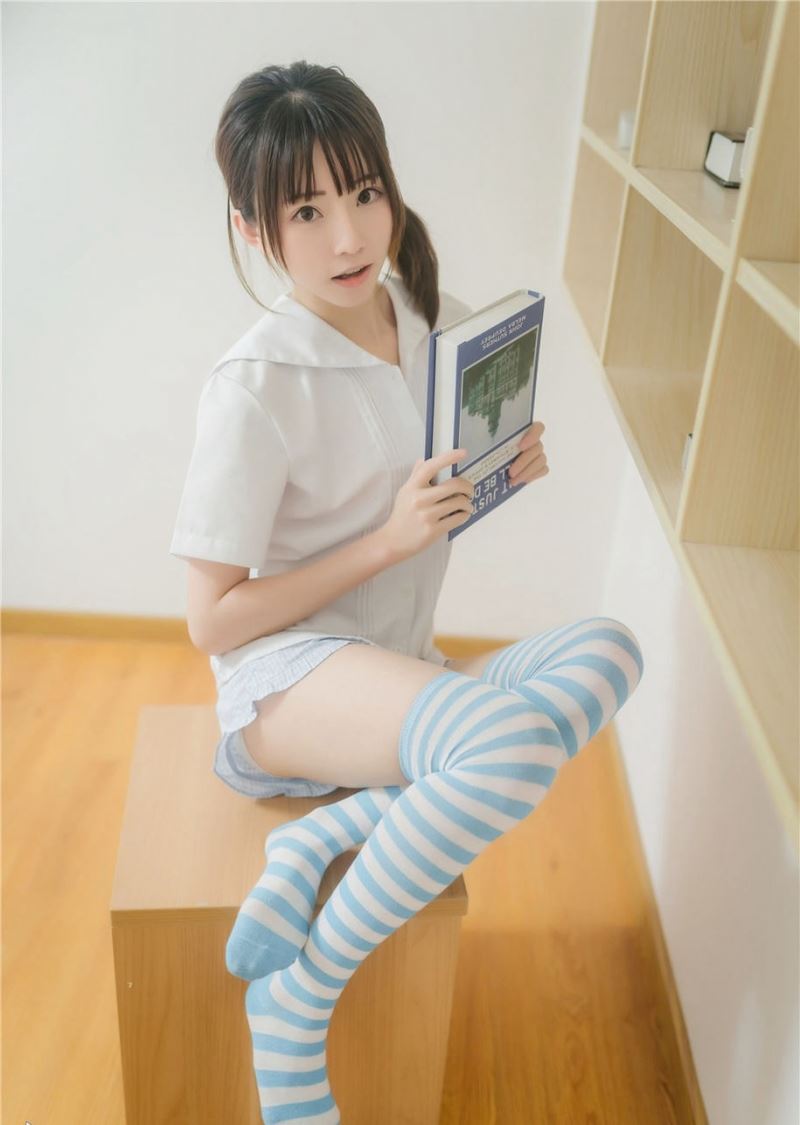 长筒袜美女白皙大长腿私房