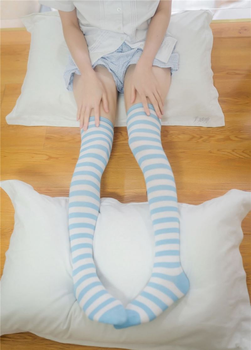 长筒袜美女白皙大长腿私房