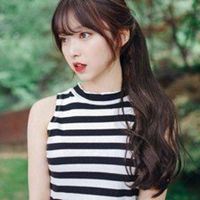 女生头像背影露肩（唯美露肩露背图片女生头像）