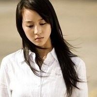 女生头像背影露肩（唯美露肩露背图片女生头像）