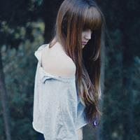 女生头像背影露肩（唯美露肩露背图片女生头像）