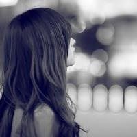 女生头像背影露肩（唯美露肩露背图片女生头像）
