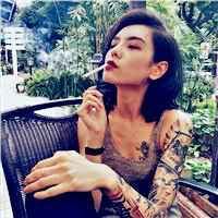头像女生霸气冷酷纹身抽烟 男生头像纹身吸烟帅气