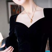 女生锁骨头像唯美（锁骨头像女生霸气头像）