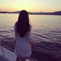 女生淋雨头像_女生伤感头像雨淋湿的