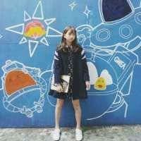 蓝色系泳池情侣头像 泳池半身女头像
