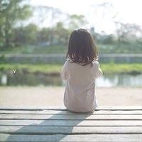女生头像坐着全身侧面-躺着侧面女头像