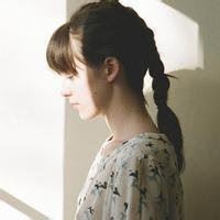 女生头像坐着全身侧面-躺着侧面女头像