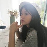 低头戴帽子的女生头像|微信头像美女图片侧面戴帽子