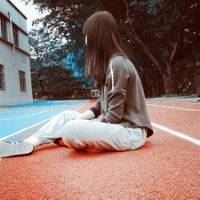 头像女坐着的图片挡脸|女生坐着的头像