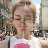 戴圆眼镜的女生头像-复古圆眼镜女生头像