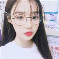 戴圆眼镜的女生头像-复古圆眼镜女生头像
