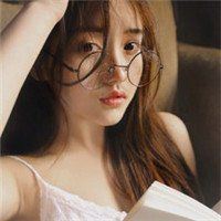 戴圆眼镜的女生头像-复古圆眼镜女生头像