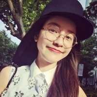 戴圆眼镜的女生头像-复古圆眼镜女生头像