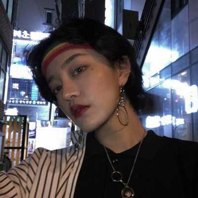 头像女生霸气冷酷伤感2022（2022好看的头像图片冷酷女）