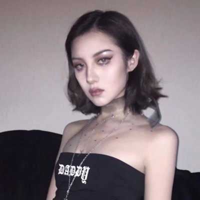 头像女生霸气冷酷伤感2022（2022好看的头像图片冷酷女）