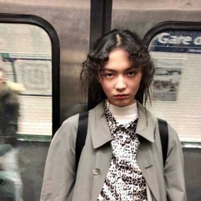 头像女生霸气冷酷伤感2022（2022好看的头像图片冷酷女）
